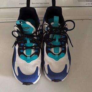 Nike White and Blue Sneakers Dynamic Design